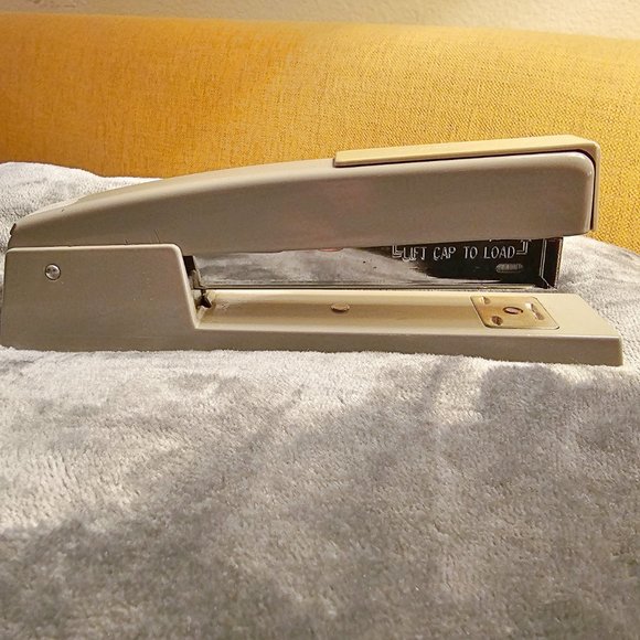 *SALE $45!* TWO (2) Vintage Swingline heavy steel office staplers (collectible?) - Picture 5 of 15